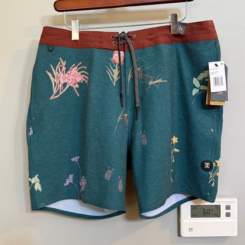 Roark Chiller Board Shorts Dark Marine Insect Floral Print Size 34 4-way stretch